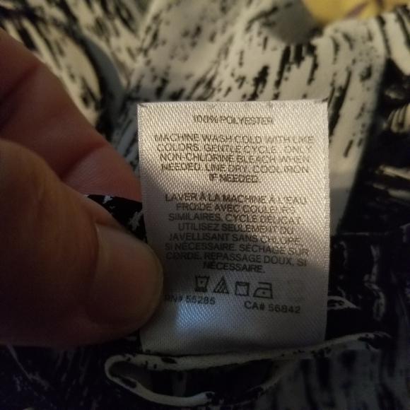 Express.  Loose-fitting spaghetti strap blouse.  L - Picture 4 of 6